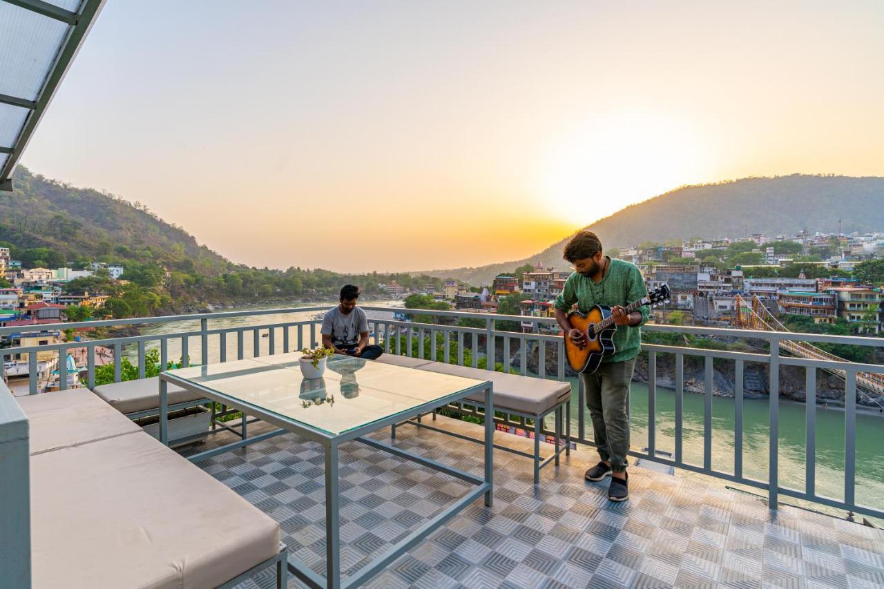 Madpackers Rishikesh Laxman Jhula Hostel Bagian luar foto