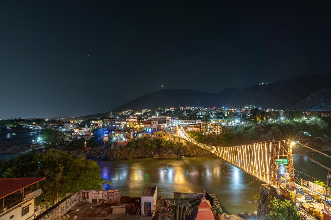 Madpackers Rishikesh Laxman Jhula Hostel Bagian luar foto