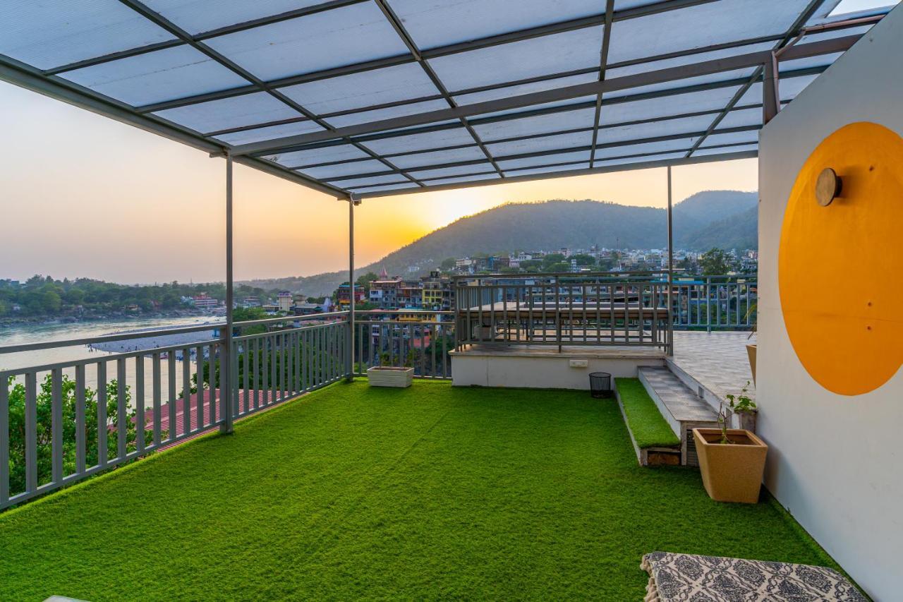 Madpackers Rishikesh Laxman Jhula Hostel Bagian luar foto