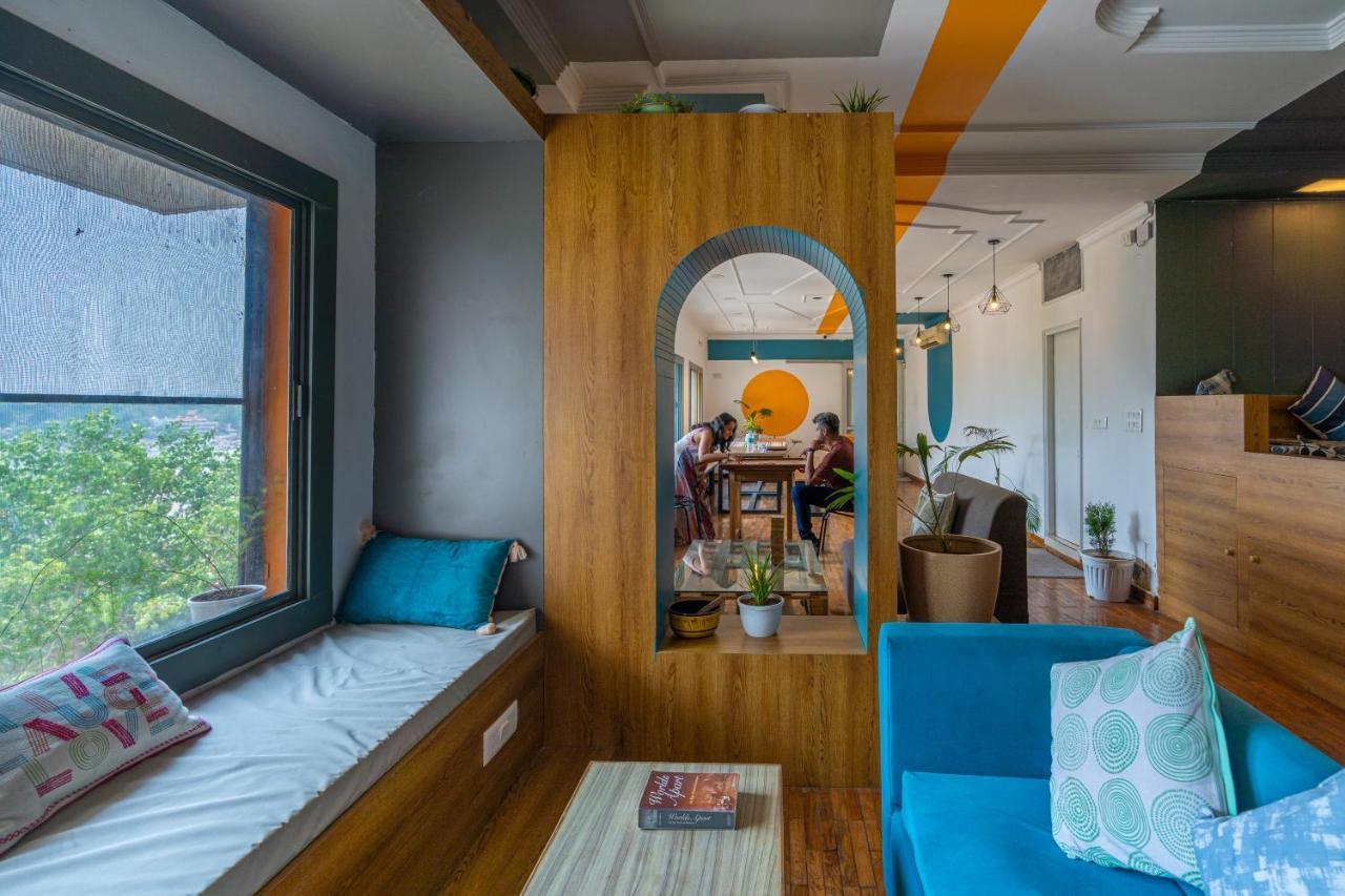 Madpackers Rishikesh Laxman Jhula Hostel Bagian luar foto