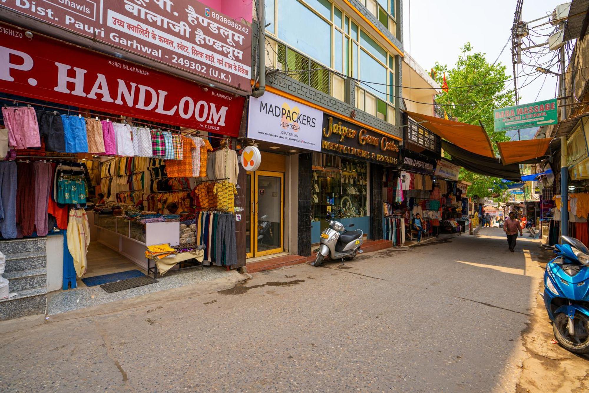 Madpackers Rishikesh Og Hostel Bagian luar foto